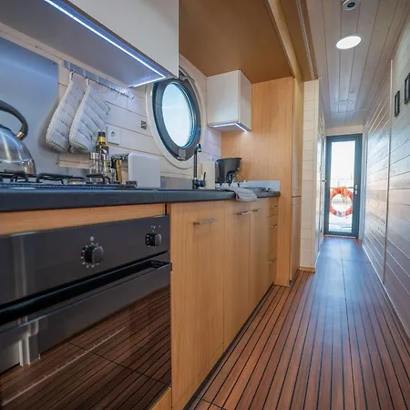 Botel Floatinghouse Miami Woma D13 *