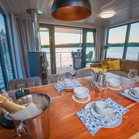 Floatinghouse Miami Woma D13 Botel Fürstenberg-Havel